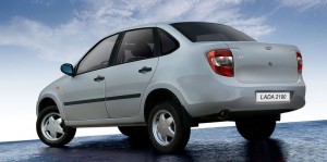 Lada : une voiture ultra low-cost pour attaquer le marché russe vue arrière de la lada granta