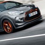 La Citroën DS3 Racing sur route Flashy à outrance, la Citroën DS3 Racing existe dans une version blanche plus discrète