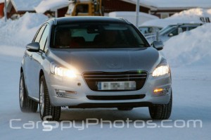 La déclinaison 4×4 de la Peugeot 508 SW confirmée peugeot 508 sw outdoor spyshot