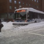 bus ville tempete de neige bus ville tempete de neige 150x150 Chicago sous lune des plus grosses tempêtes de neige de son histoire