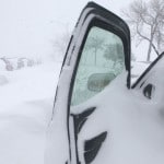 voiture-bloquee-sous-la-neige voiture bloquee sous la neige 150x150 Chicago sous lune des plus grosses tempêtes de neige de son histoire