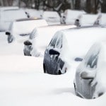 voiture recouvertes de neige voiture recouvertes de neige 150x150 Chicago sous lune des plus grosses tempêtes de neige de son histoire