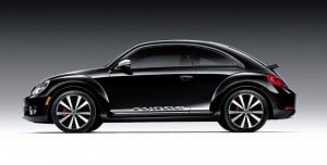 La Volkswagen New Beetle Black Turbo se démarquera par son inscription sur le bas de caisse