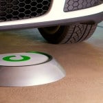 Bientôt, la voiture électrique se rechargera à distance une borne de recharge wirless pour une voiture electrique