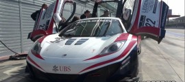 la face avant de la MP4-12C GT3 sur circuit