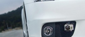 la gopro fixee sur une carrosserie de voiture