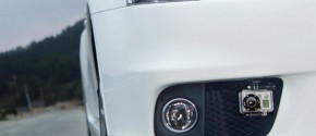 la gopro fixee sur une carrosserie de voiture