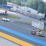 un combat entre deux voitures au mans