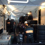 le paddock nissan et ses pneus au mans