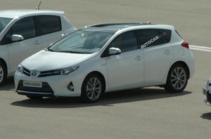 l'avant de la toyota auris 2013