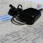 vue d'une carte grise et des clefs de voiture