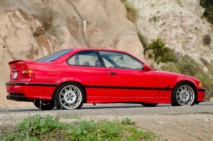 une m3 e36 deux portes vue de profil
