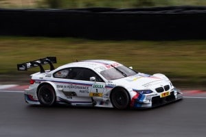 la bmw m3 en course de dtm vue de profil