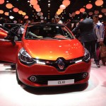 la nouvelle clio exposee au salon de l'auto