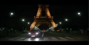Spot TV de la Clio IV : la Renault se dit inoubliable ! clio 4 tour eiffel