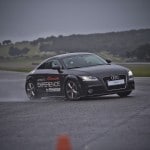 Avec le circuit mouillé, tous les virages du tracé sont effectués en glisse