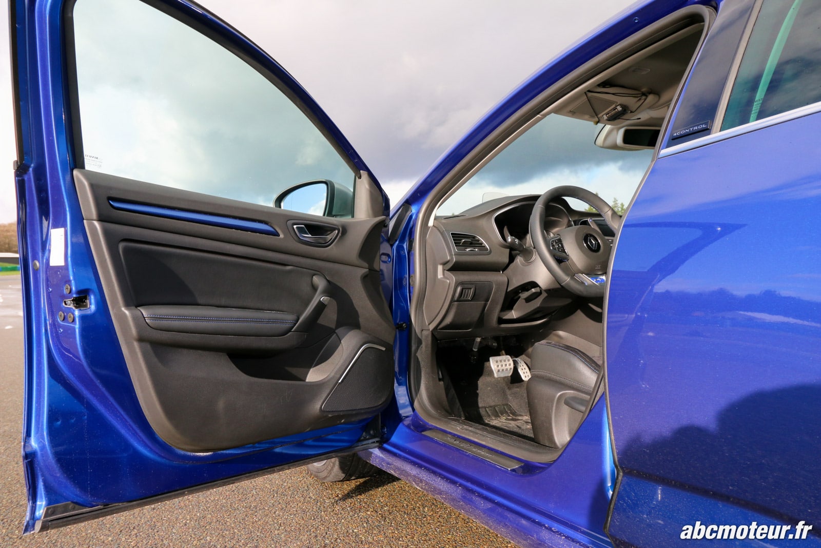 http://abcmoteur.fr/wp-content/uploads/2016/02/Renault-Megane-IV-GT-contre-porte.jpg