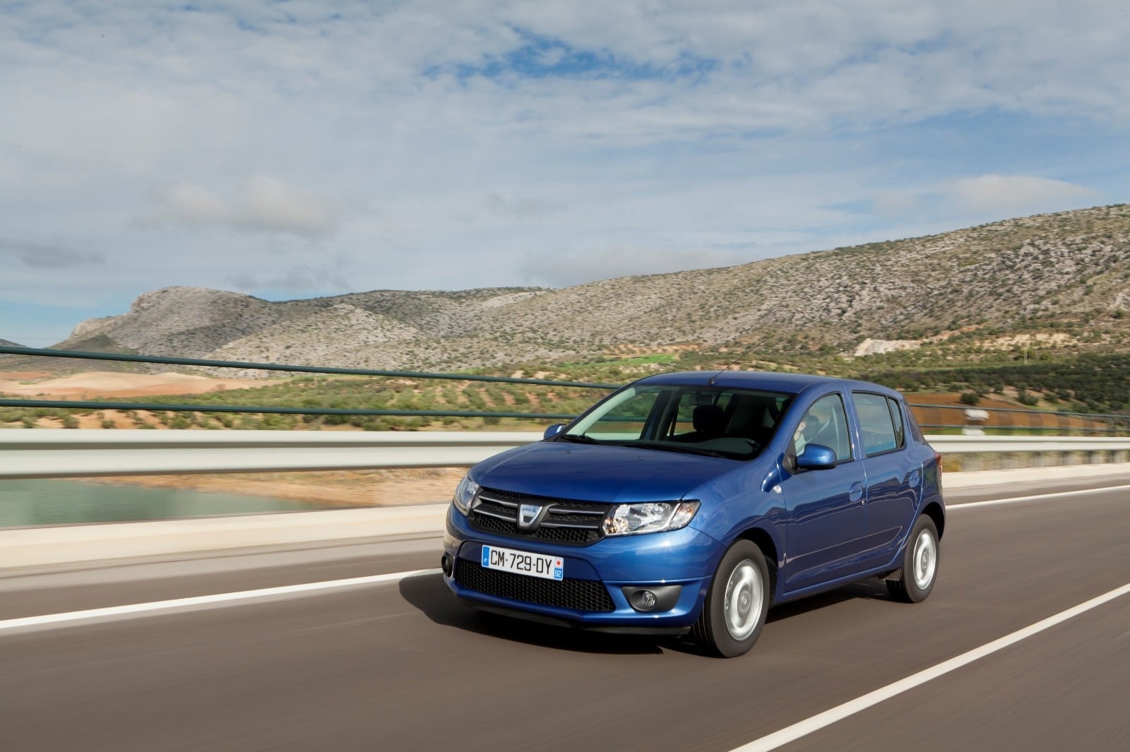 Marché auto novembre 2013 : seuls les Français sont au vert