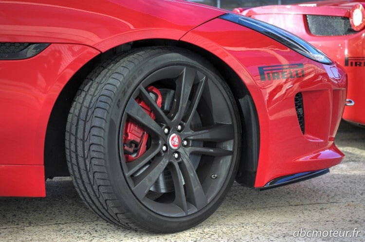 pneu P Zero Jaguar F-Type R Coupe