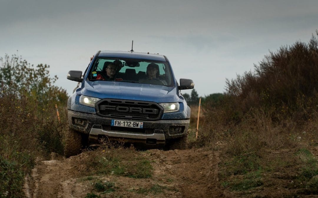 Essai : on joue dans la boue avec le Ford Ranger Raptor !