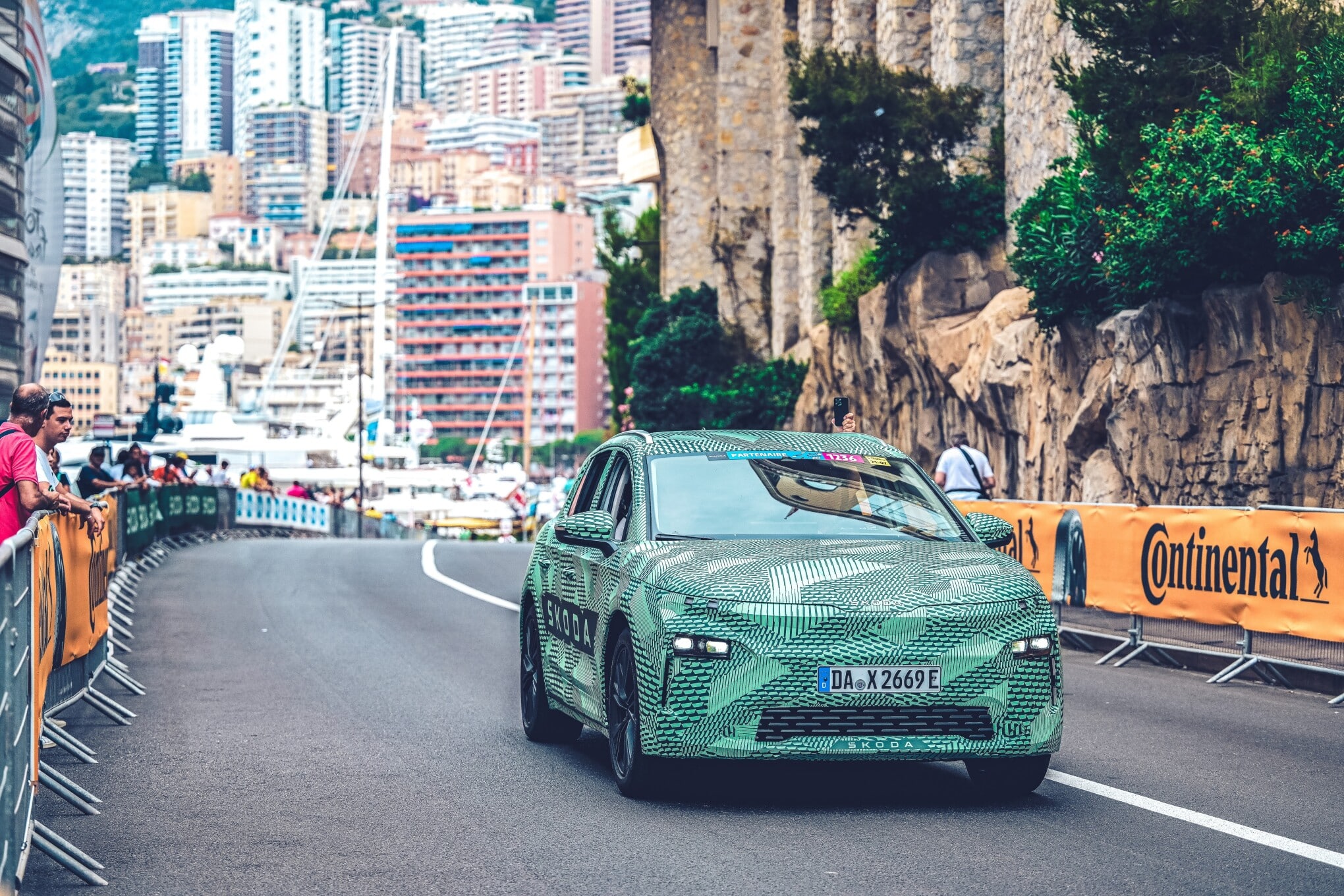Le Skoda Elroq en photo sur le Tour de France